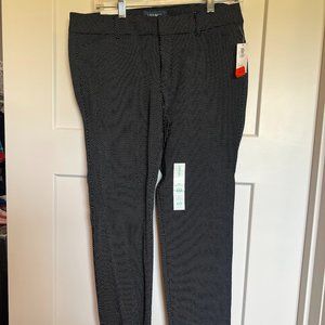 Old Navy Mid Rise Pixie Pants